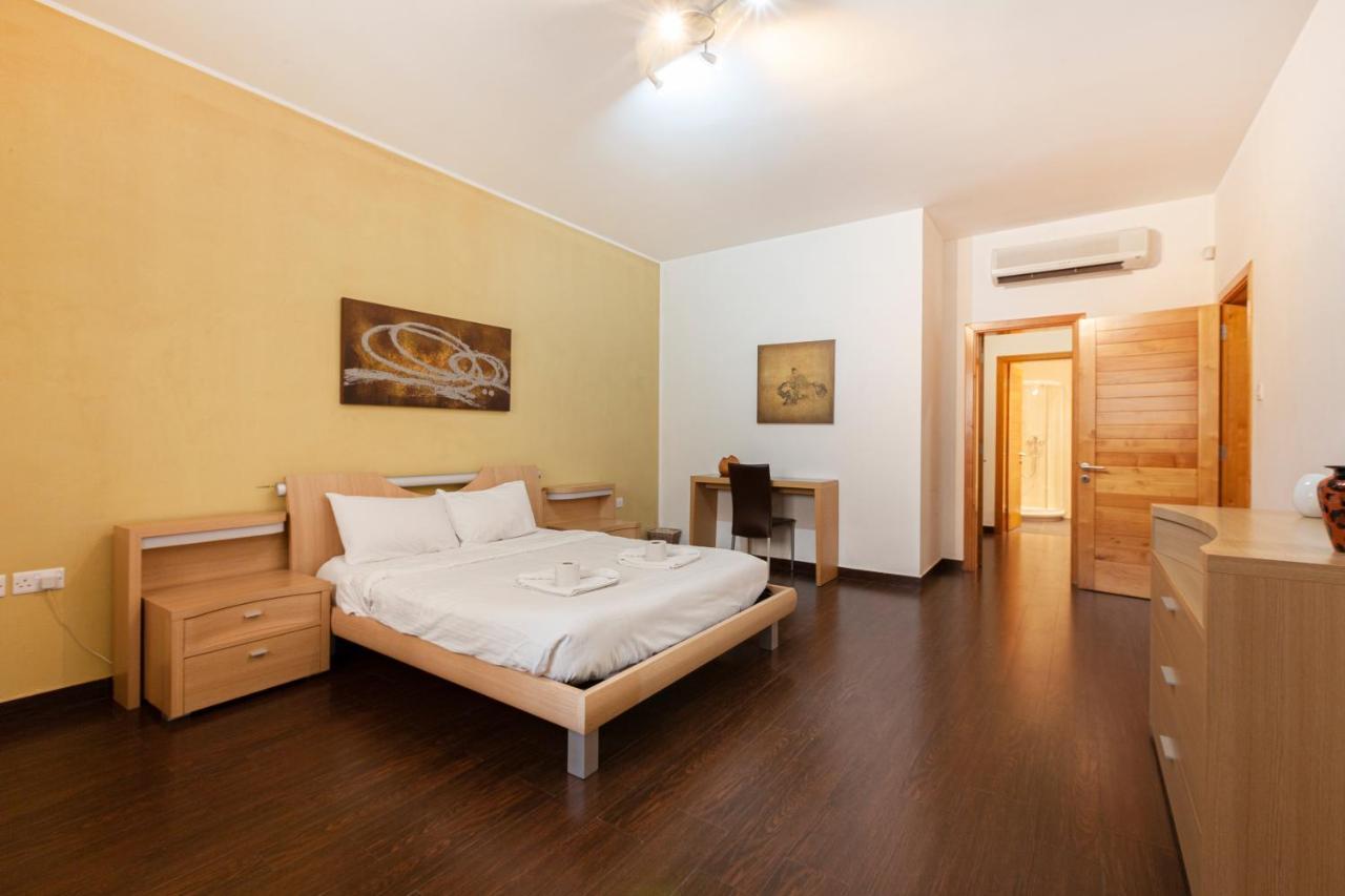 Spacious Seafront Apt With Living, Sofa, Wifi & Ac By 360 Estates 斯利马 外观 照片