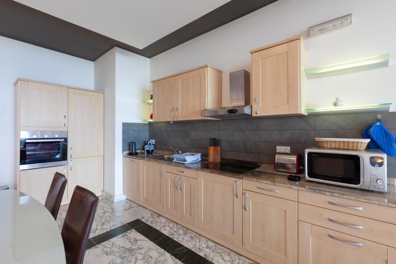 Spacious Seafront Apt With Living, Sofa, Wifi & Ac By 360 Estates 斯利马 外观 照片